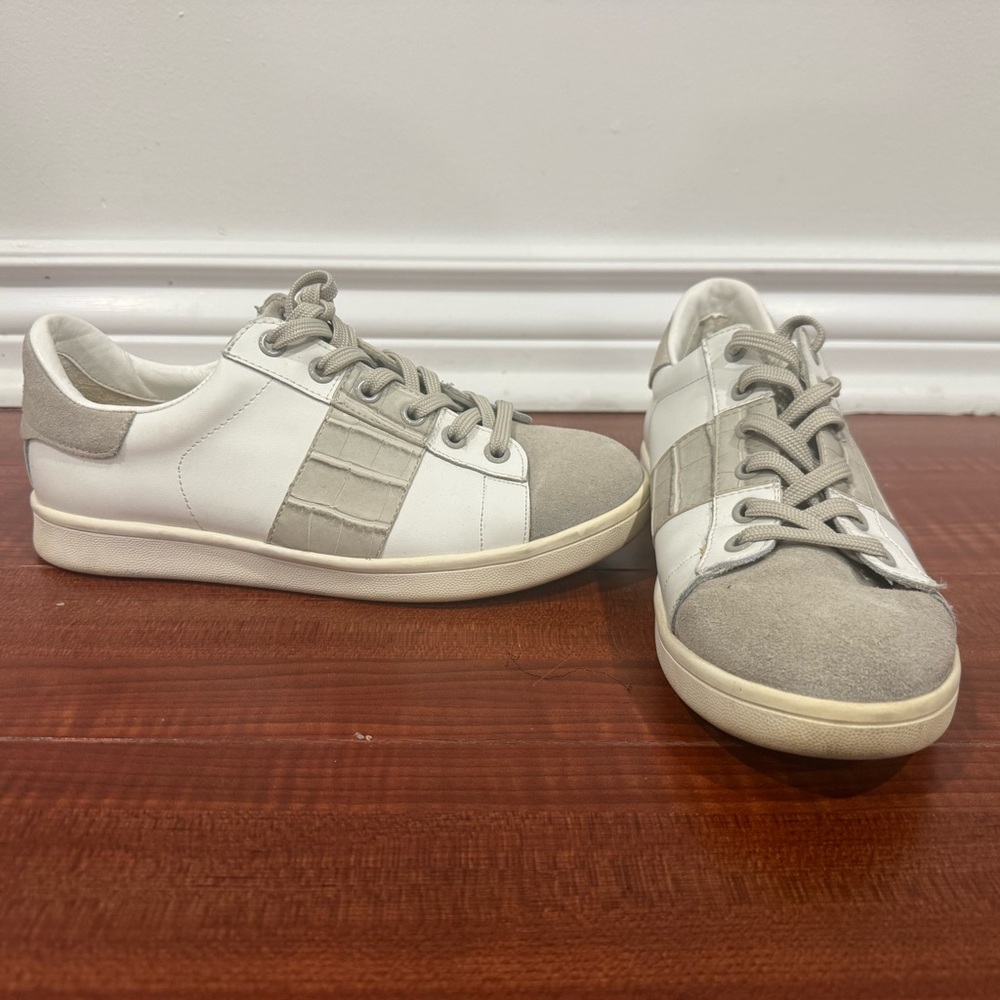 Casual Beige Sneakers good condition
White and taupe 
6 1/2